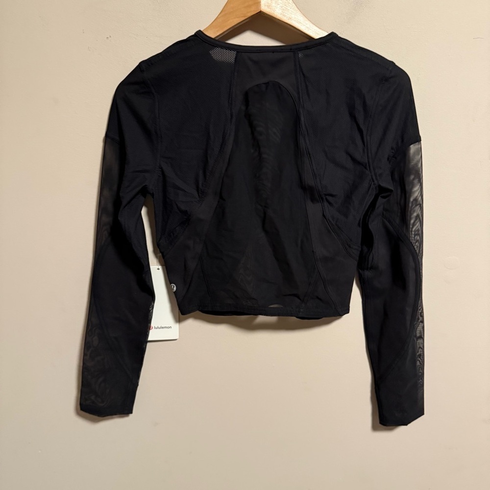 NWT Lululemon Mesh Panelled Training Long Sleeve Shirt
Black- Size 8 - Picture 6 of 9